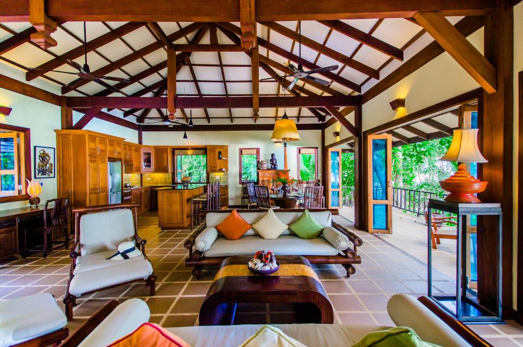 Koh Jum Beach Villas 
