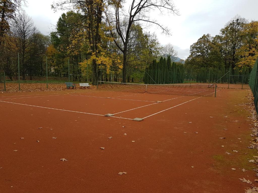 Tenis a/nebo squash v ubytování Penzion BránaBeskyd nebo okolí