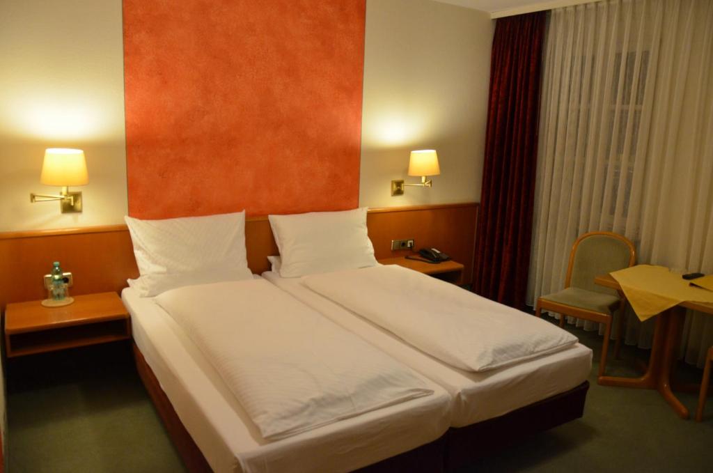 Badischer Hof - Tweepersoonskamer Met 1 Of 2 Bedden