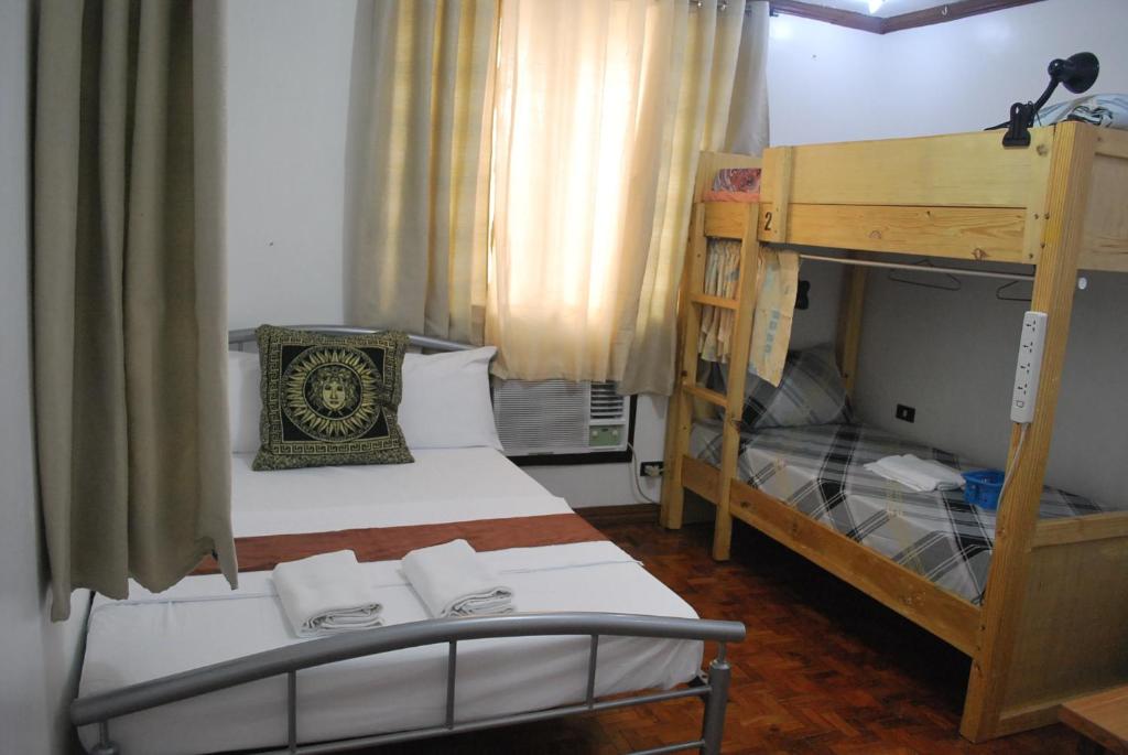 Postel nebo postele na pokoji v ubytování Spacious Low Rise Condo