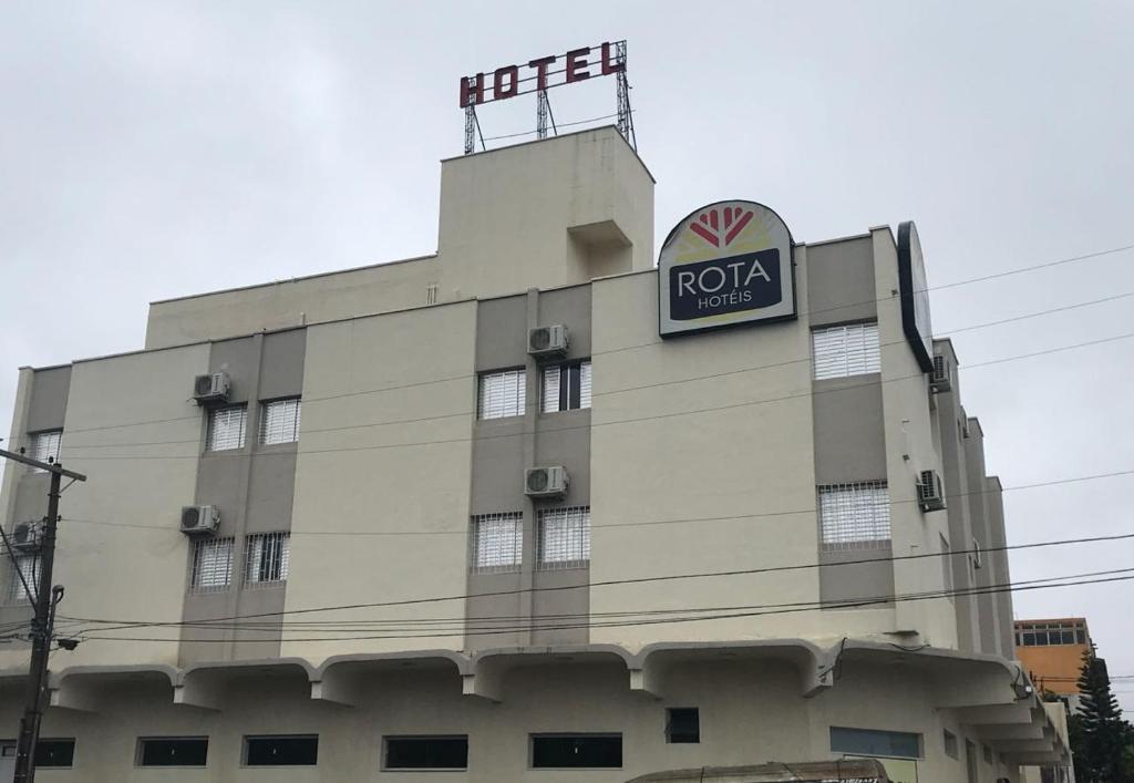 a building with a rollka sign on top of it at Rota Hoteis Uberlandia in Uberlândia