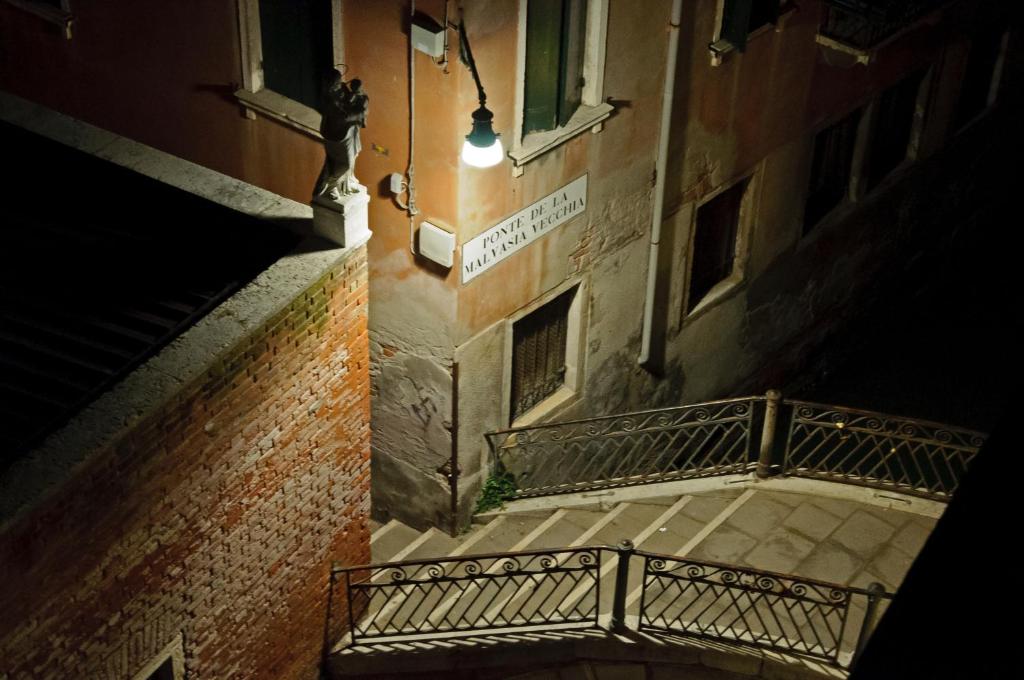 Hotel La Fenice et Des Artistes - Resim 39