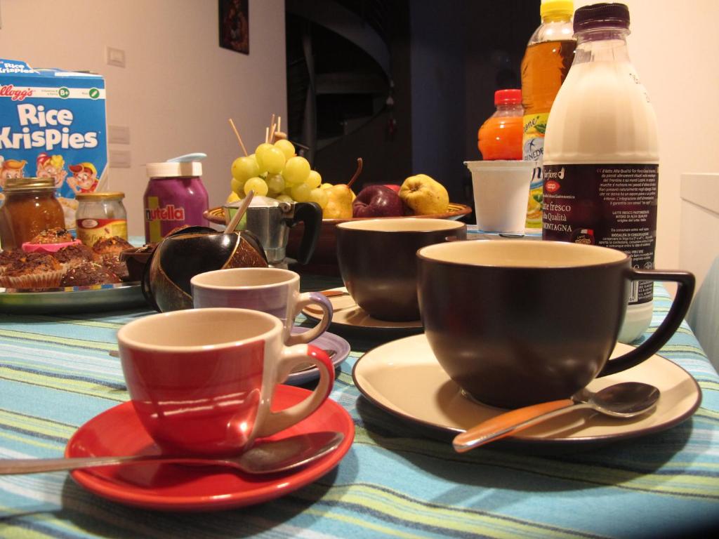 Příslušenství pro přípravu čaje a kávy v ubytování B&B Baratoff