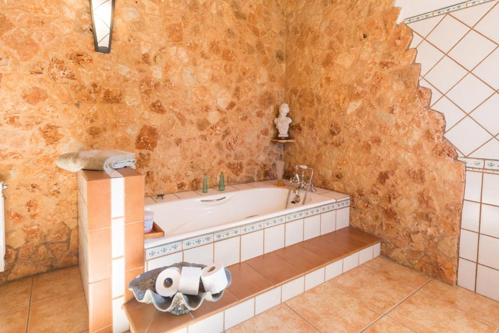 A bathroom at Es Camp Fred
