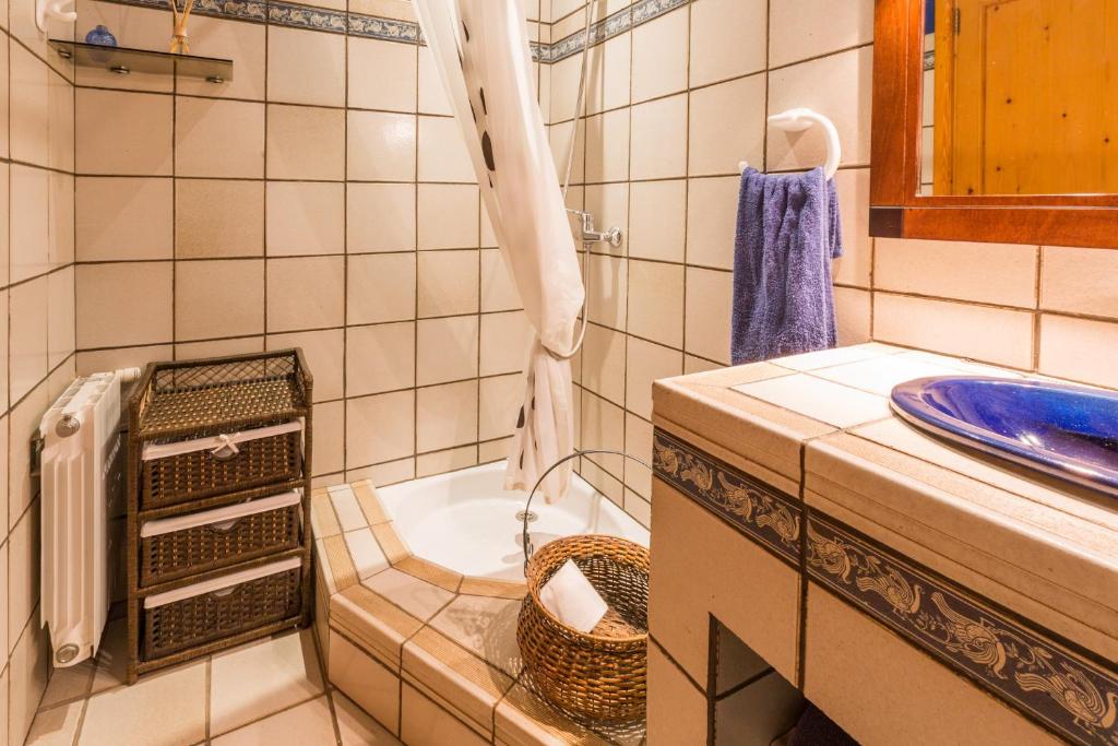 A bathroom at Es Camp Fred