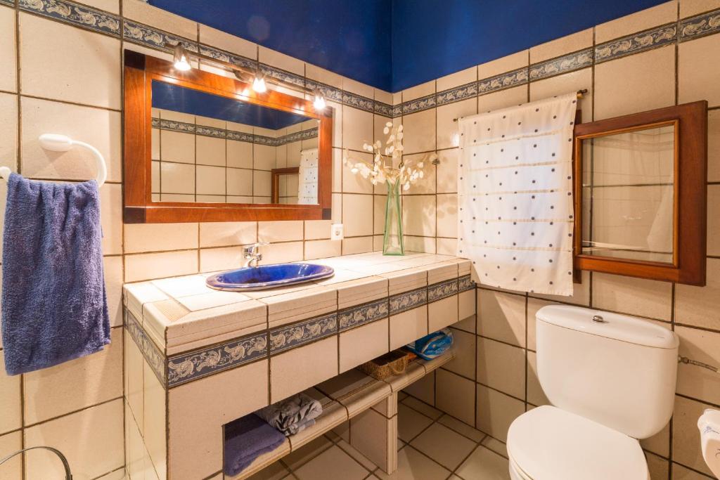 A bathroom at Es Camp Fred