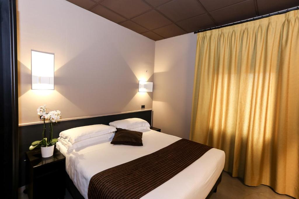 Postel nebo postele na pokoji v ubytování Hotel Mignon
