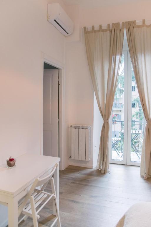 Vatican Garden Rooms - Deluxe Double Or Twin Room With Balcony