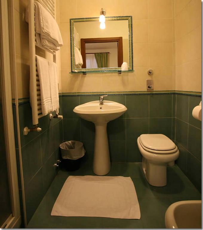Koupelna v ubytování Hotel Paradiso