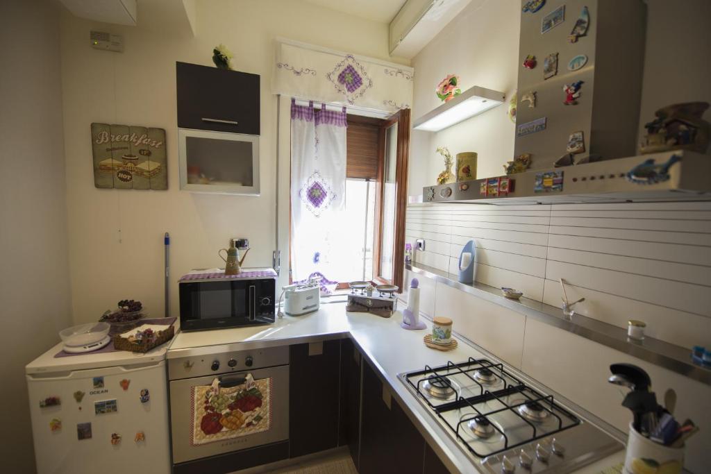 Kuchyň nebo kuchyňský kout v ubytování Dolce Conca D'Oro B&B