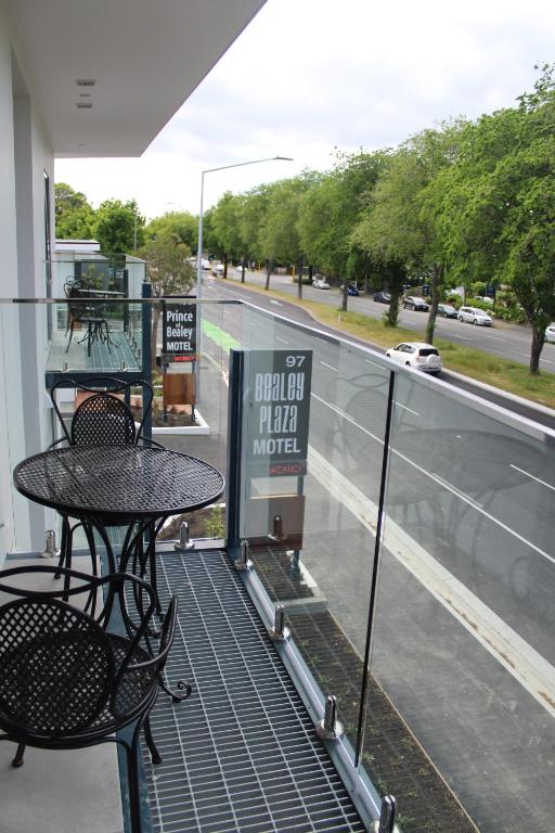Balkón nebo terasa v ubytování Bealey Plaza Motel