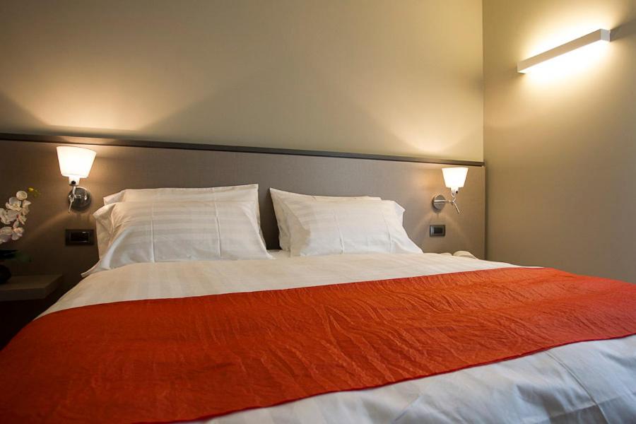 Postel nebo postele na pokoji v ubytování Zara Rooms & Suites