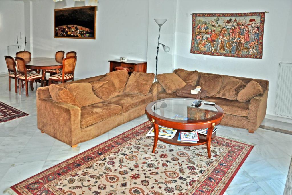Posedenie v ubytovaní 145 м2 Seaside Apartment