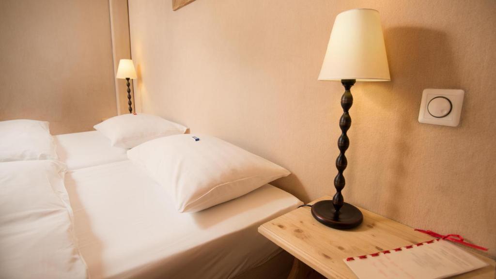 Postel nebo postele na pokoji v ubytování Hotel Suisse