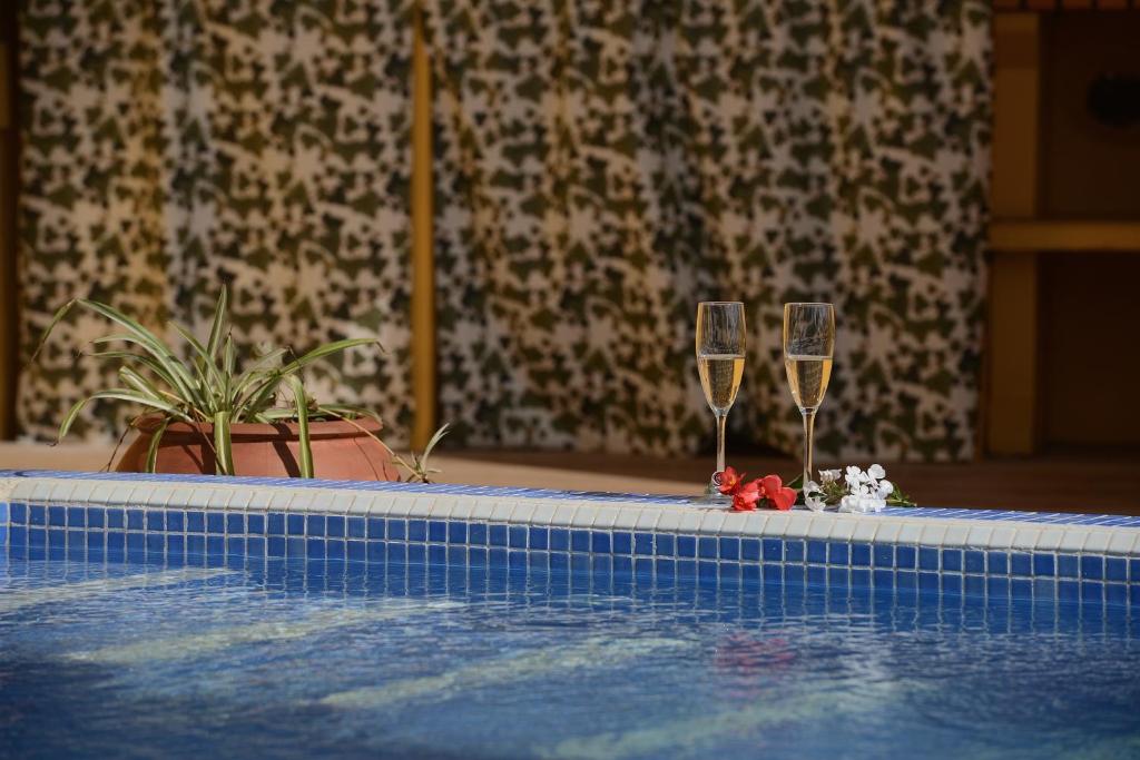 The swimming pool at or close to Finca La Majadera
