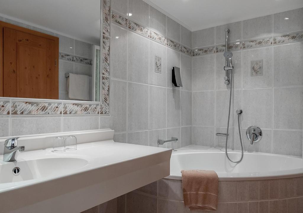 Koupelna v ubytování Hotel Alpenland