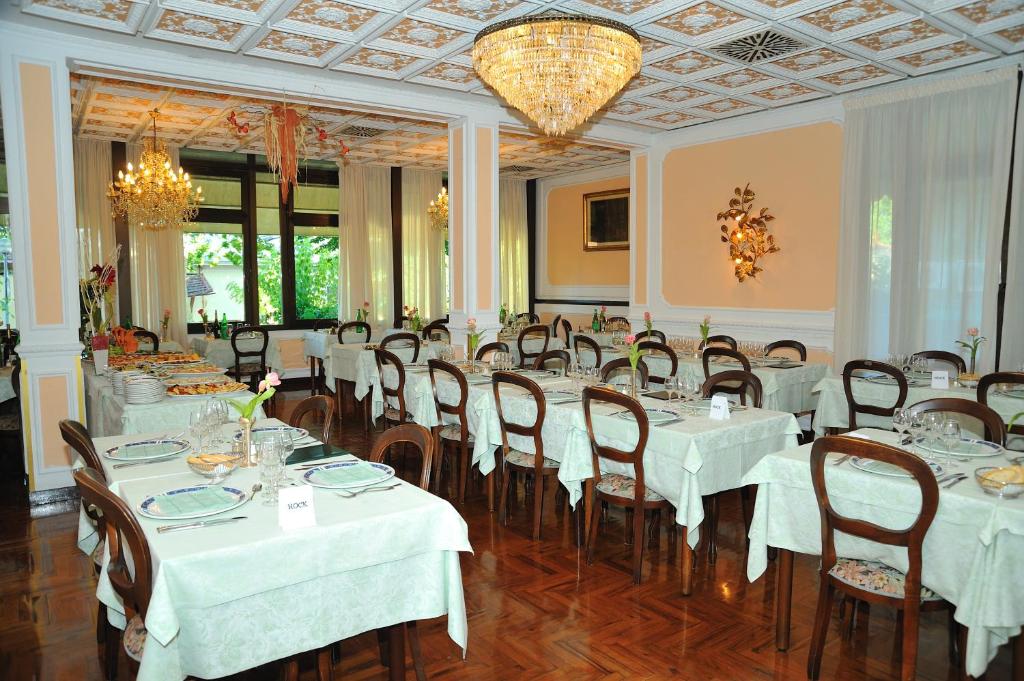 Restaurace v ubytování Hotel Savona