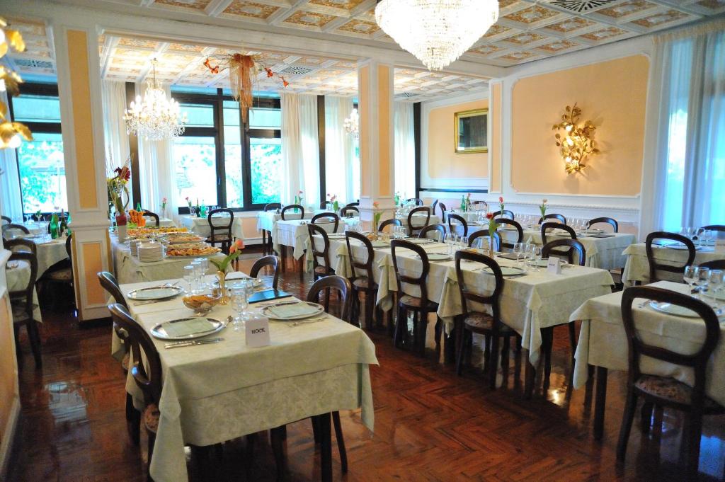 Restaurace v ubytování Hotel Savona