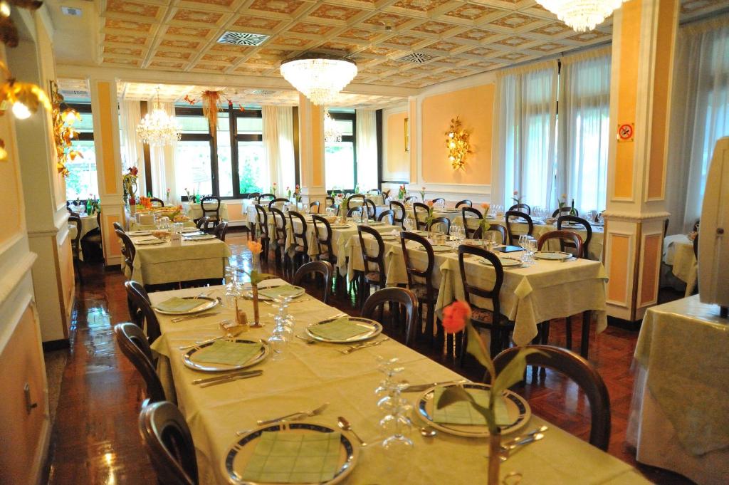 Restaurace v ubytování Hotel Savona