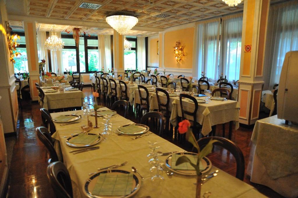 Restaurace v ubytování Hotel Savona