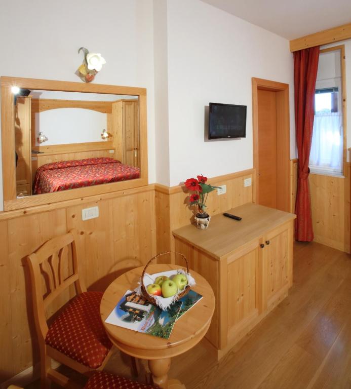 TV a/nebo společenská místnost v ubytování Hotel Zurigo