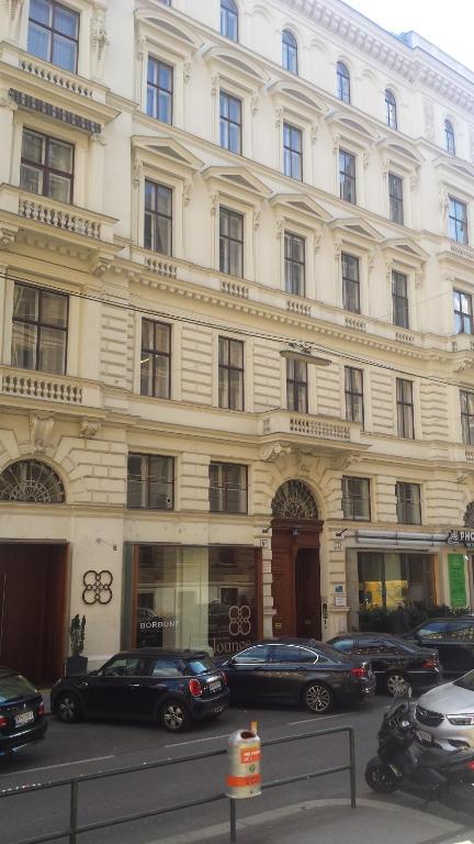 Deluxe Apartment with 3 Rooms - Hegelgasse 17 -