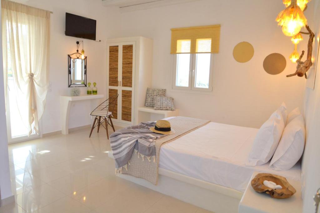 A bed or beds in a room at Hawk Stone