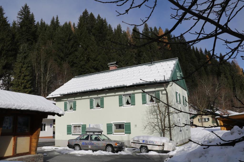 Helle Ferienwohnung Saunahaus v zime