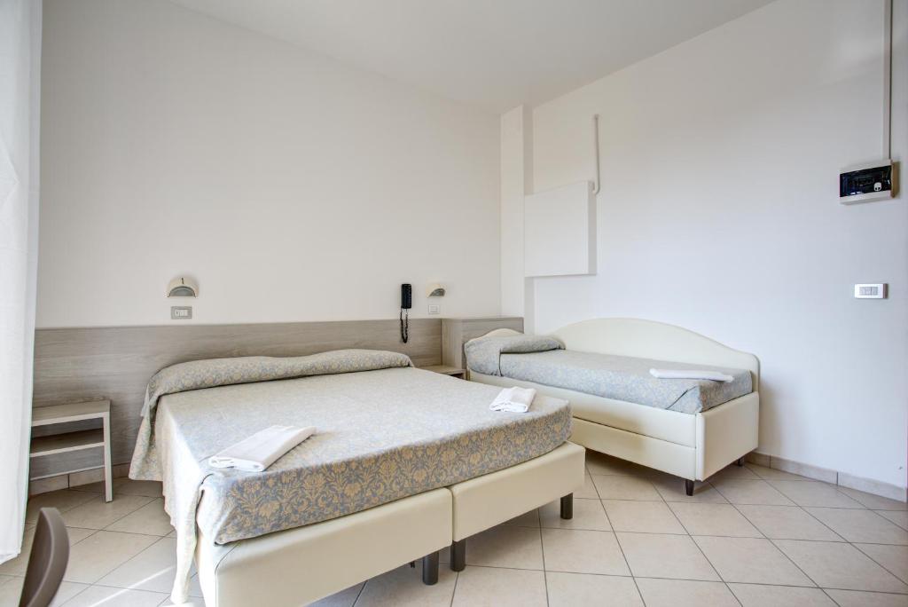 Posteľ alebo postele v izbe v ubytovaní Hotel Amedea
