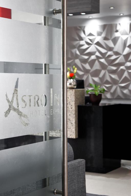 Certifikát, hodnocení, plakát nebo jiný dokument vystavený v ubytování Astro Inn Hotel Express