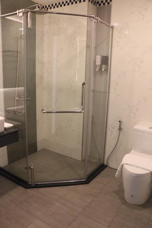 Koupelna v ubytování Avada Hotel