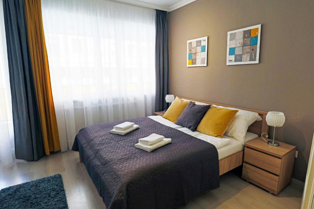 Postel nebo postele na pokoji v ubytování Asbóth Taylor Apartment