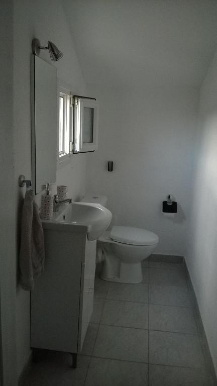 A bathroom at Ferienhaus KALI BEACH Chalkidiki