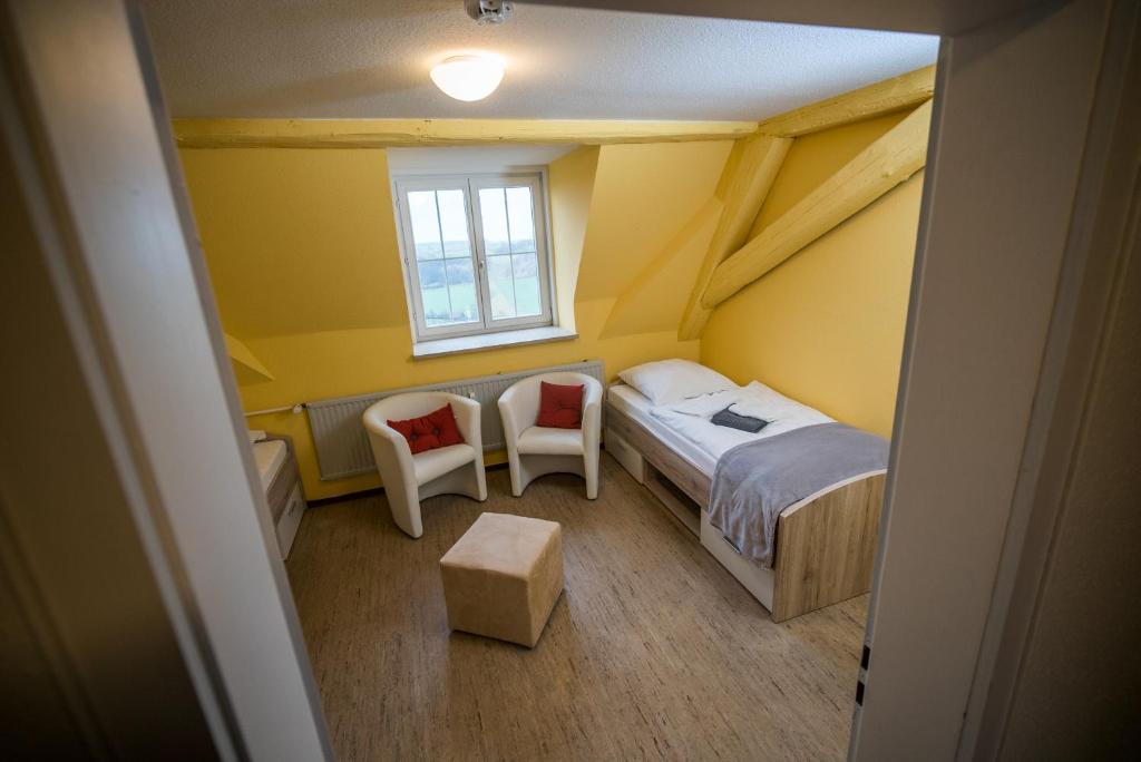 BioHotel Schloss Kirchberg - Standard Twin Room With Shared Bathroom