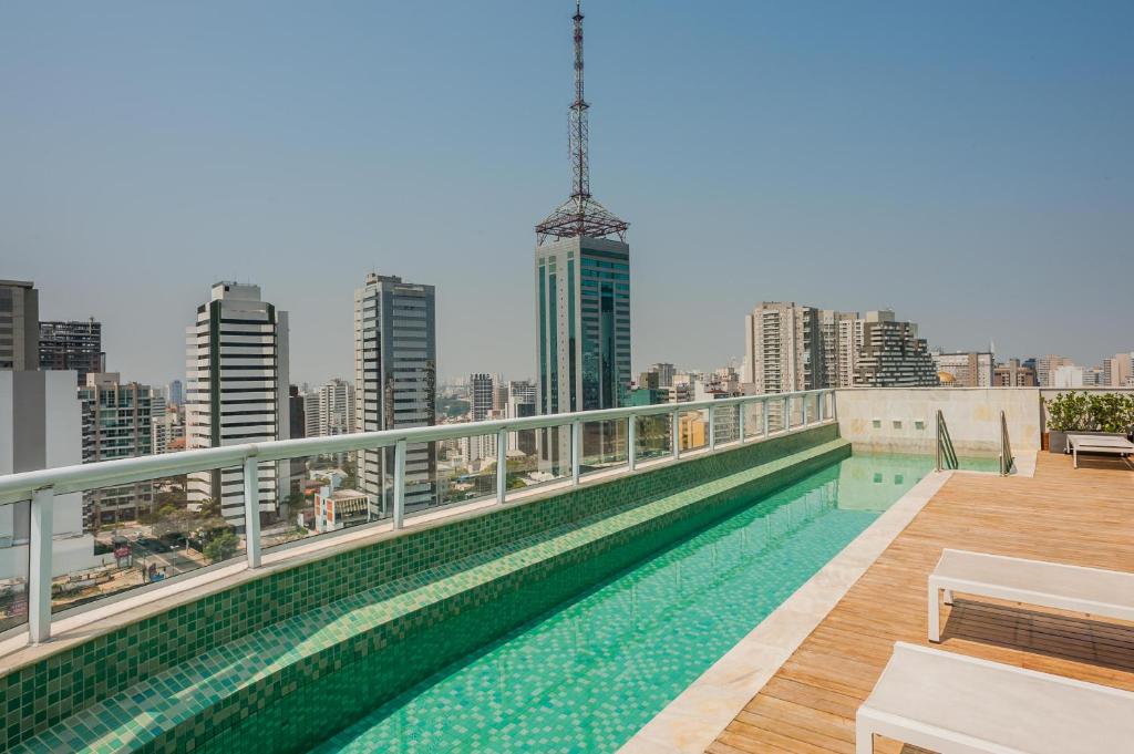 a swimming pool on the roof of a building at Residencial Be Paulista in São Paulo