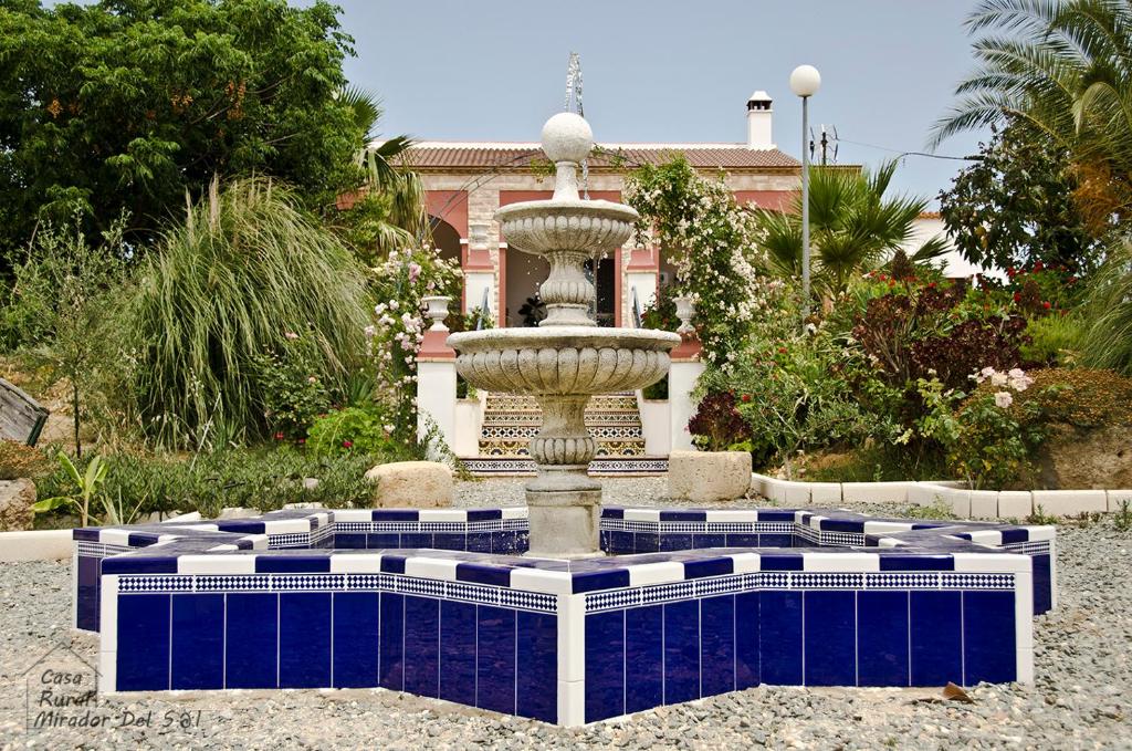 A garden outside Villa Mirador del Sol, 45min playas de Doñana, 35min de Sevilla