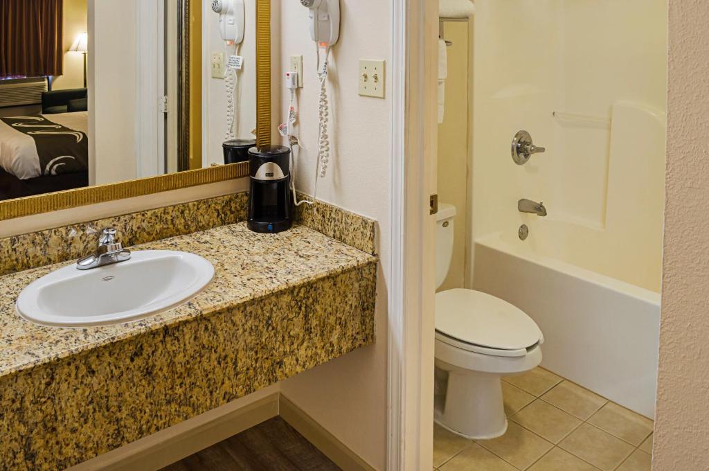 Quality Inn Biloxi Beach - Doppelzimmer Mit Zwei Doppelbetten - Nichtraucher