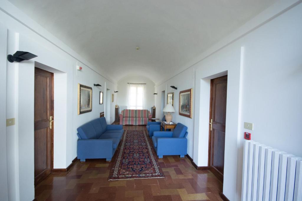 A seating area at Casa Dei Lecci
