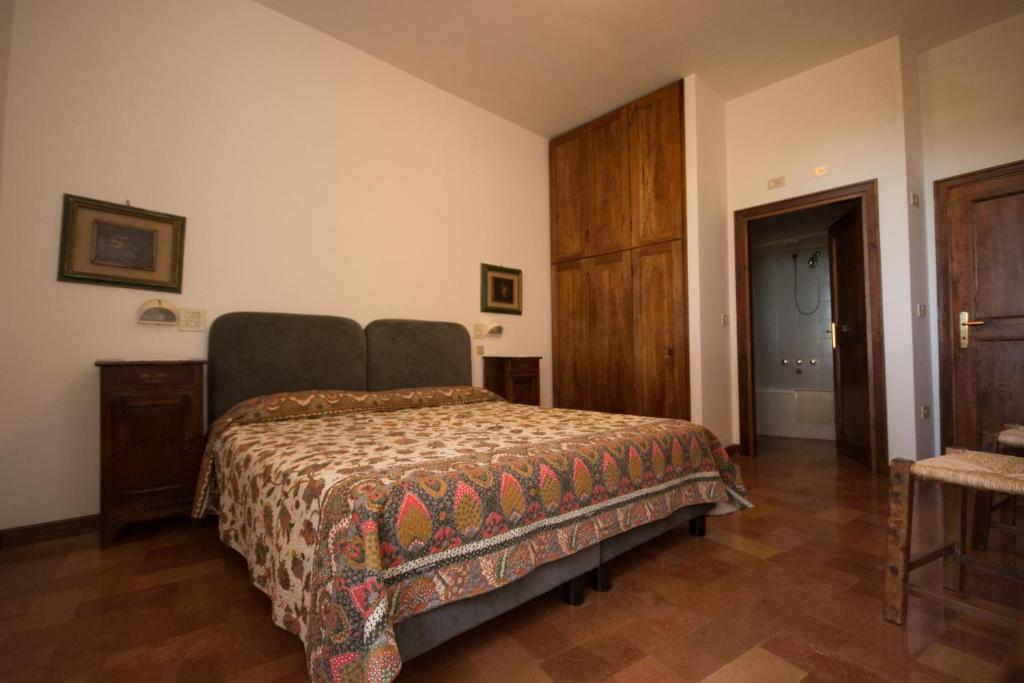 A bed or beds in a room at Casa Dei Lecci