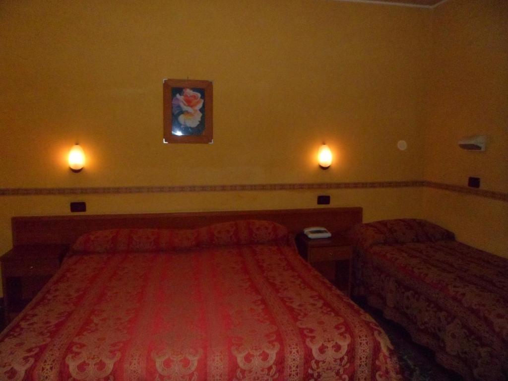 A bed or beds in a room at Motel Tempio