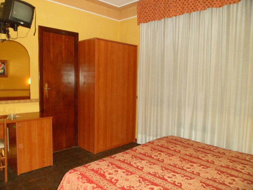 A bed or beds in a room at Motel Tempio