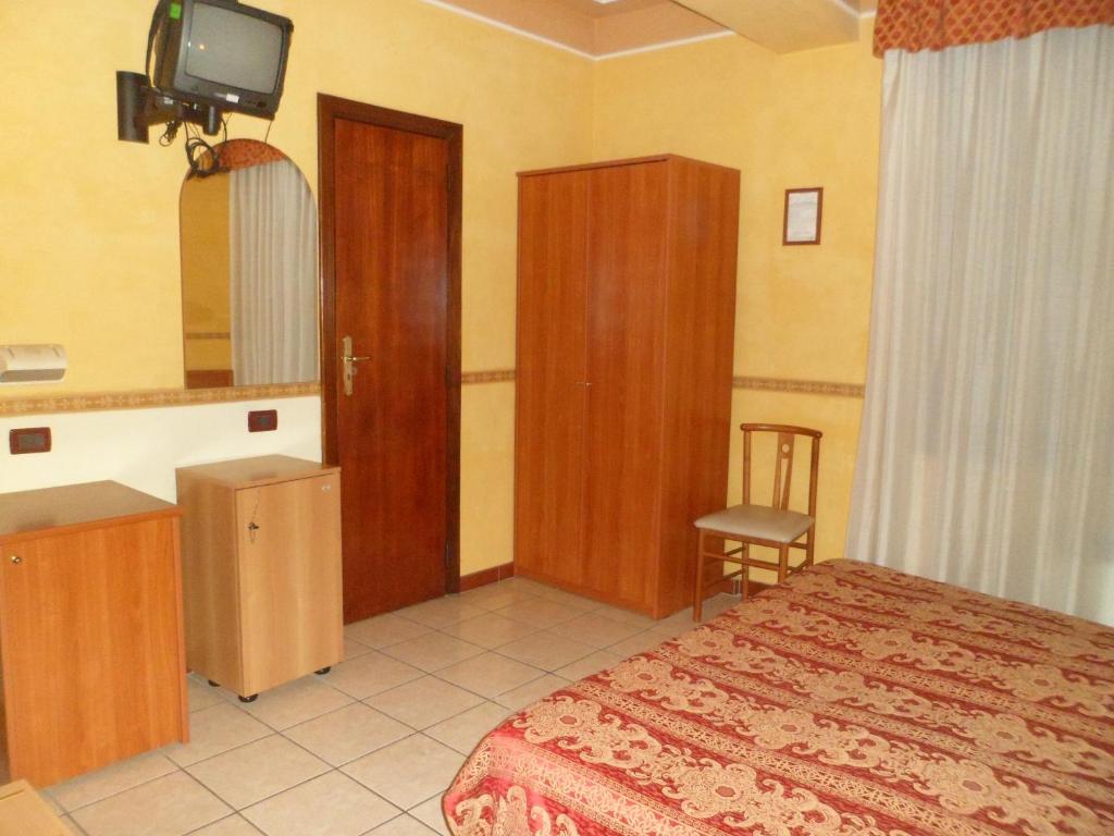 A bed or beds in a room at Motel Tempio