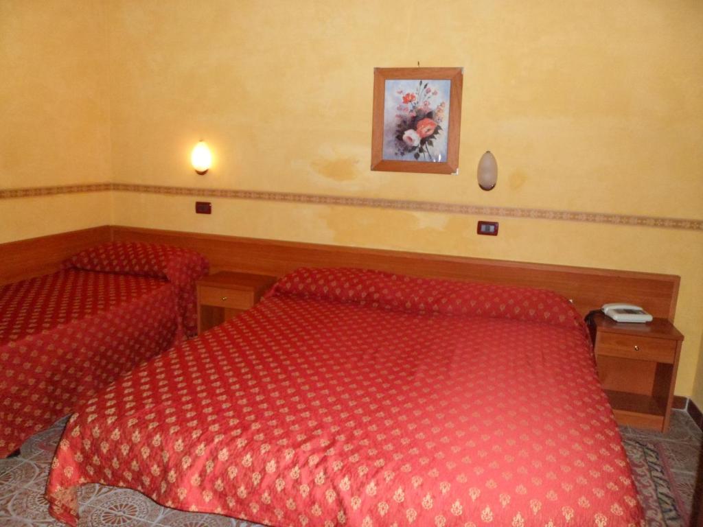 A bed or beds in a room at Motel Tempio