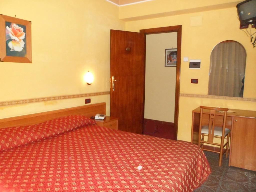 A bed or beds in a room at Motel Tempio