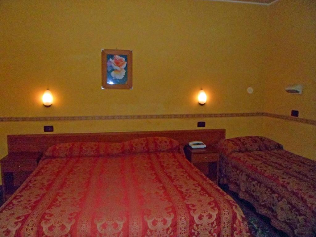 A bed or beds in a room at Motel Tempio