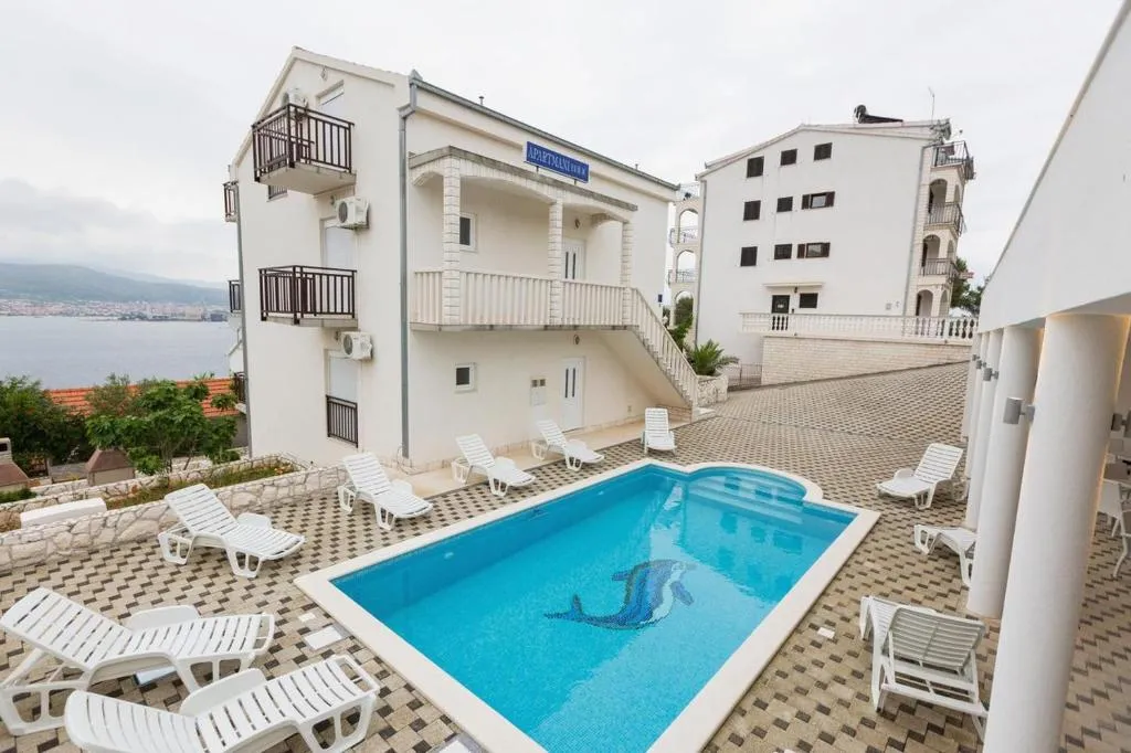 Seaside apartments with a swimming pool Okrug Donji, Ciovo - 8664, Trogir, Croaţia
