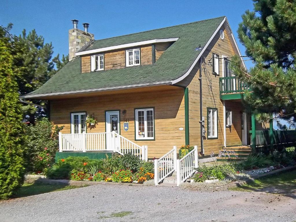 Gîte La Halte Du Verger Bed and Breakfast, Notre-Dame-du-Portage