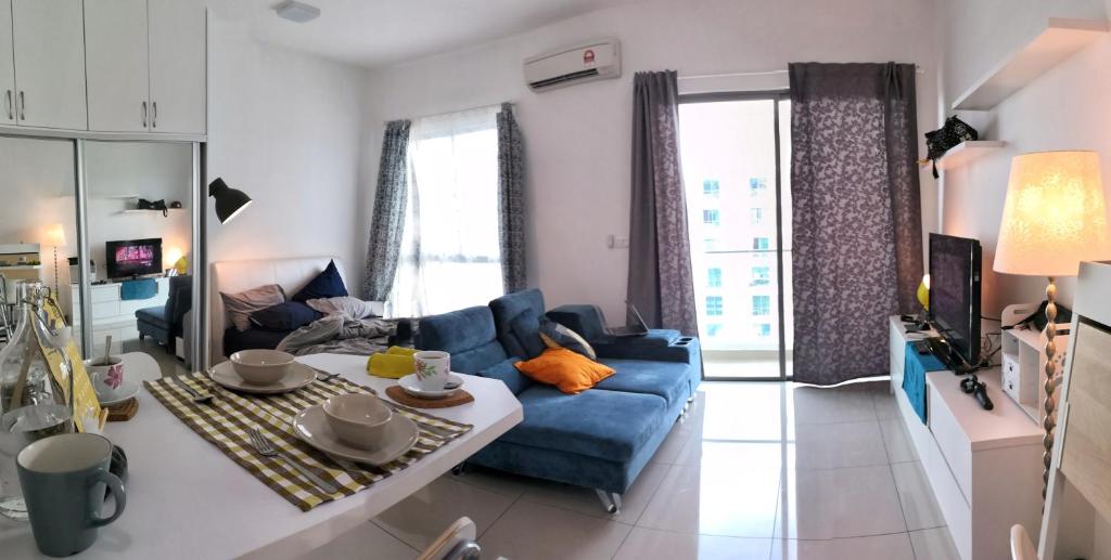 1-2 Guests, HBO-GO TV, Located High Level, Quiet-Studio Home, Cybersquare in Cyberjaya, Flexihome-MY - Housity