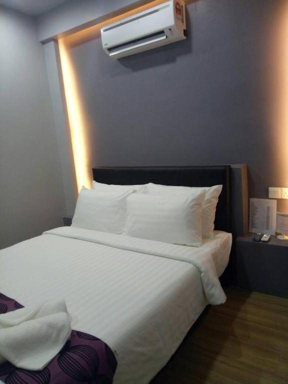 Postel nebo postele na pokoji v ubytování Sunset Villa Inn
