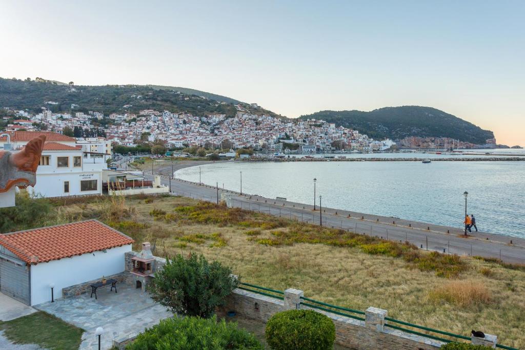 Gallery image of ANTONIOS Skopelos studios apartments in Skopelos Town